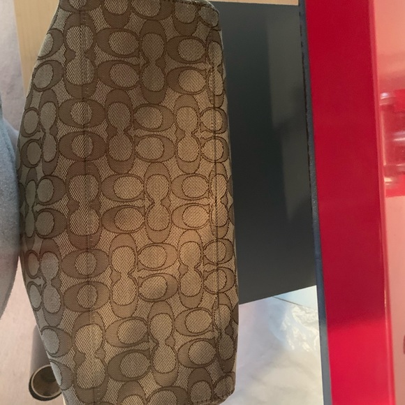 Coach purse 11.5 x 12 x 5. Great condition. Smoke free/pet friendly home. - Picture 4 of 12